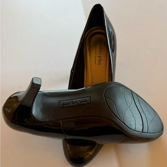 Predictions Women's Glossy Black Heels - Picture 5 of 8